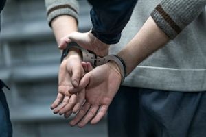 نیکوکار قلابی، زنان را فریب می‌داد و طلاهایشان را می‌دزدید
